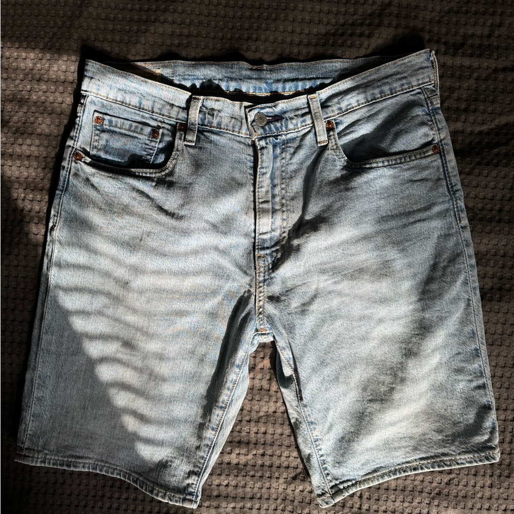 Levi’s shorts / Size 33